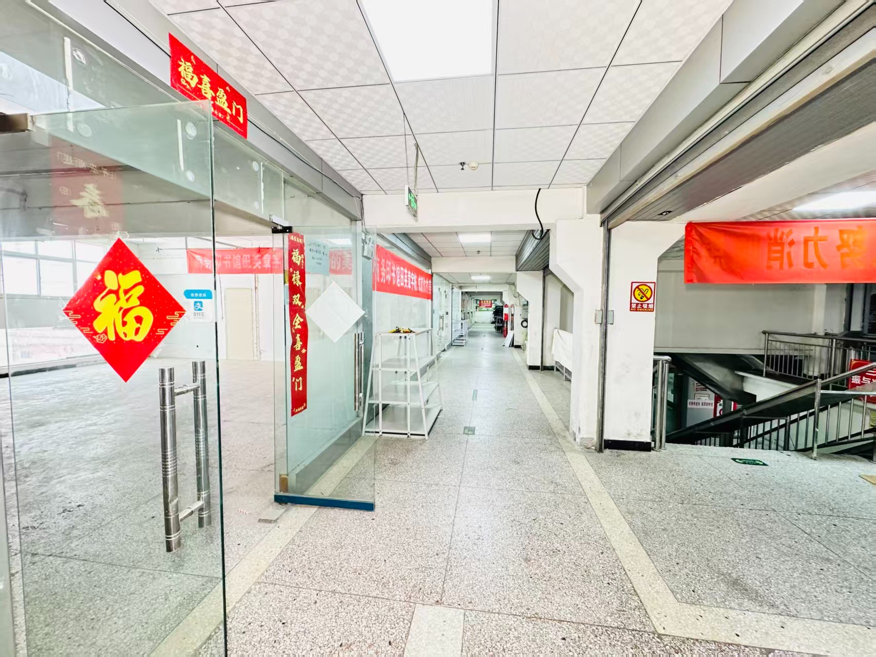 环村南路灵活办公空间，满足企业不同发展阶段需求 ✨ 商业配套完善，助力企业快速成长 ✨ AI产业资源链接，共建创新生态 ✨ 办公、展示、运营一体化空间  现在入驻，抢占AI产业发展新赛道！_COPY