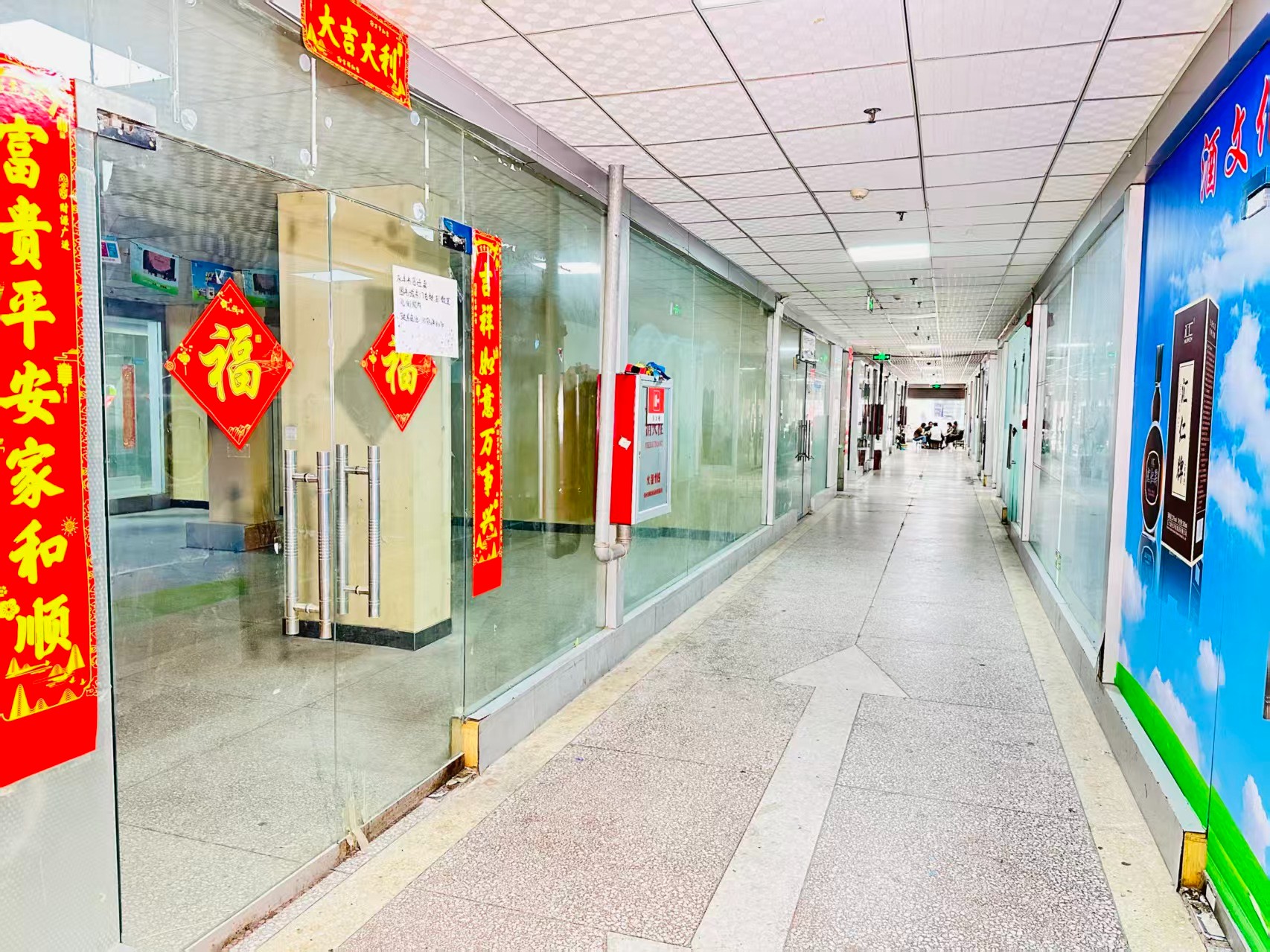 环村南路园区位于洛阳市老城区春都路商贸核心区域，周边商业氛围成熟，交通便利，配套完善。依托传统副食品商贸资源，园区具备良好的经营基础和人气优势，是企业办公、商品展示、批发零售及创业发展的理想选择。
